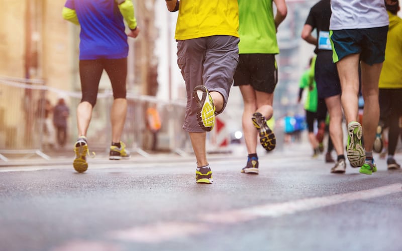 weekend warrior health benefits - people running race